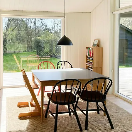 Feriehus Charming Summer House Close To