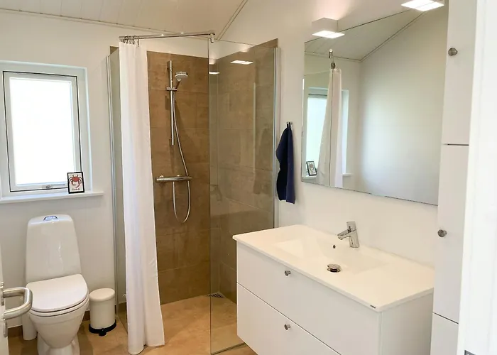 Charming Summer House Close To בית נופש