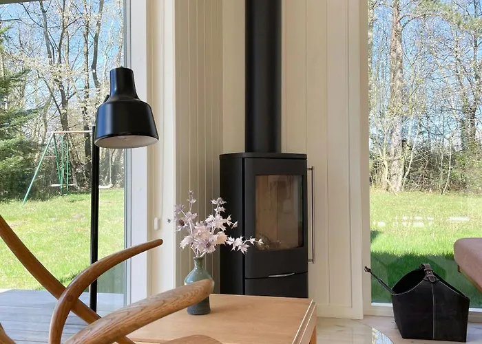 Charming Summer House Close To בית נופש