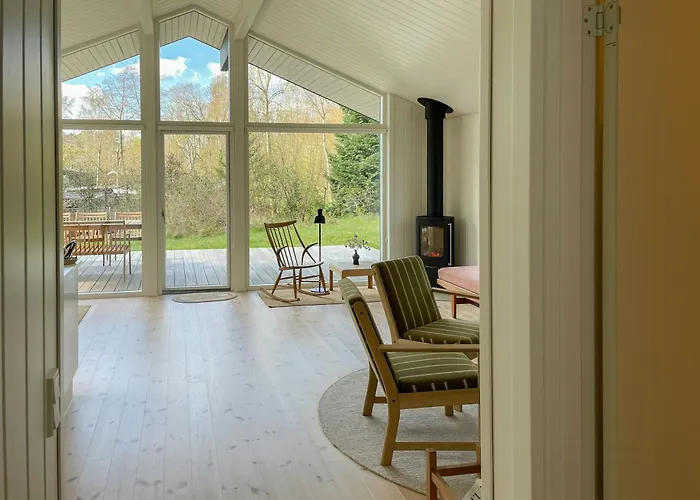 Charming Summer House Close To בית נופש *