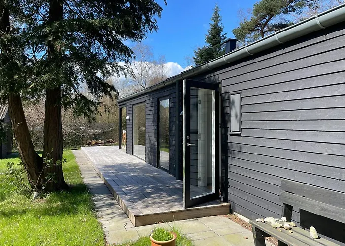 Charming Summer House Close To בית נופש