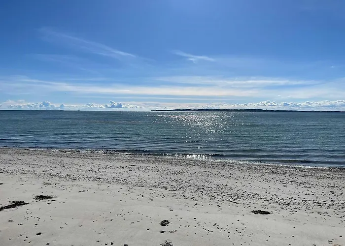 Charming Summer House Close To בית נופש